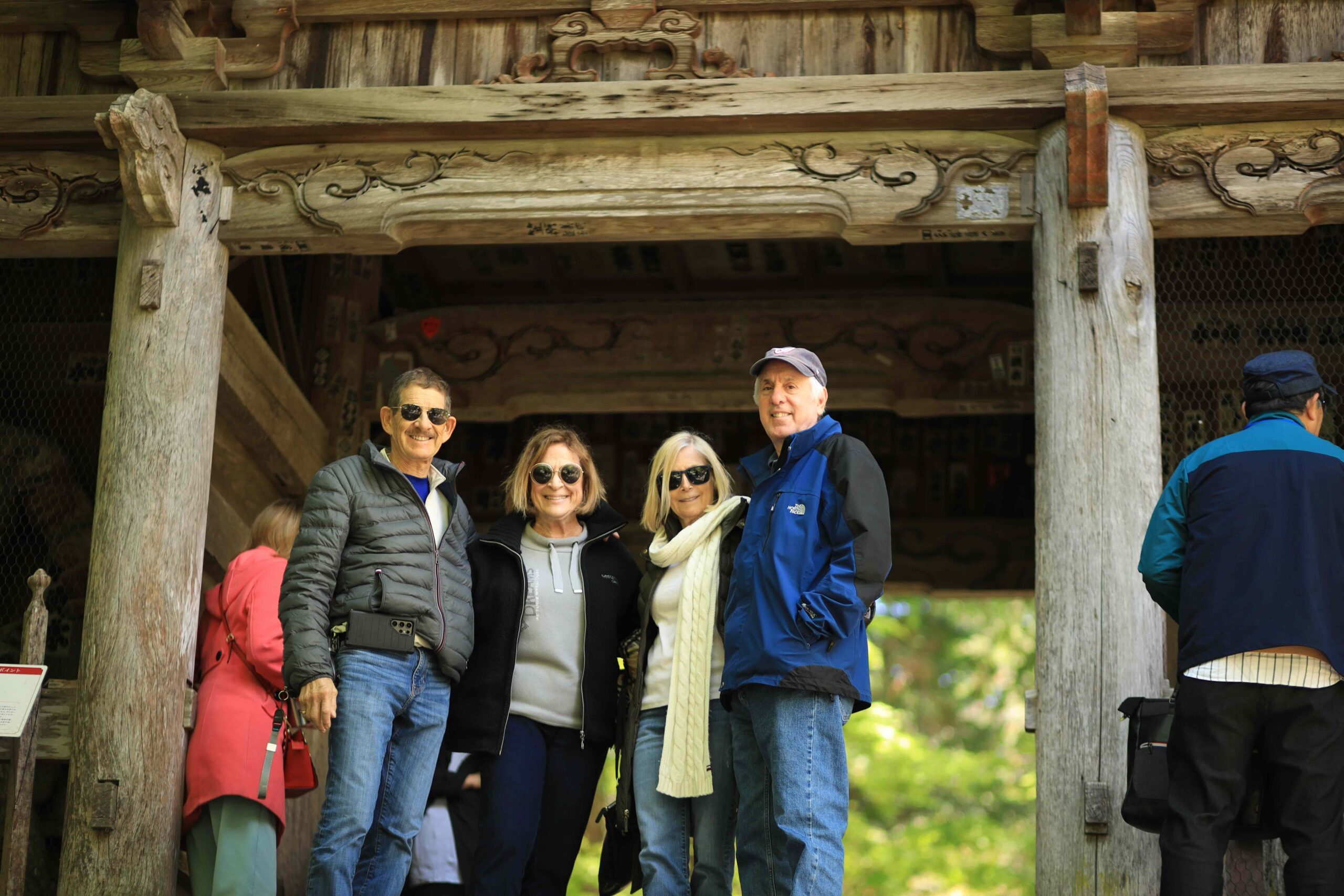 Group photo at the Niomon gate of Chikurinji Temple in Kochi