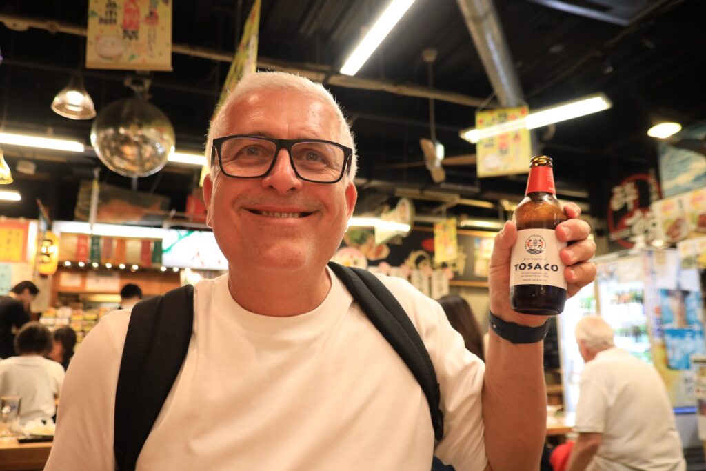 Guest enjoying local Tosaco craft beer at Hirome Market