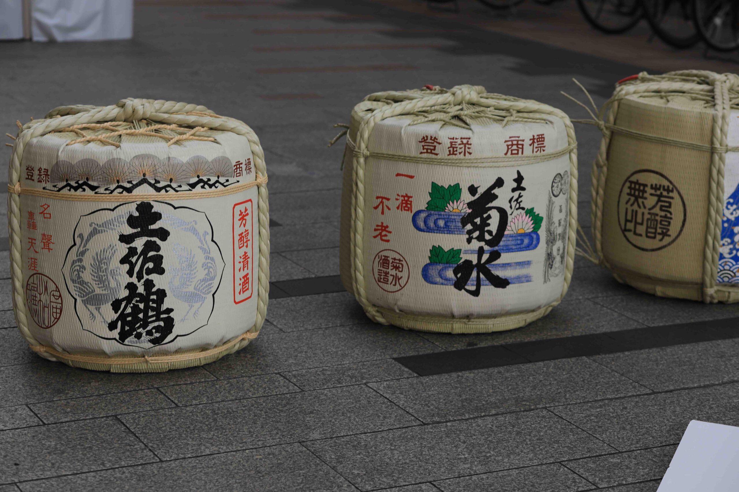 Sake barrels from Tosatsuru, Tosa Kikuizumi, and other Kochi breweries displayed at the festival