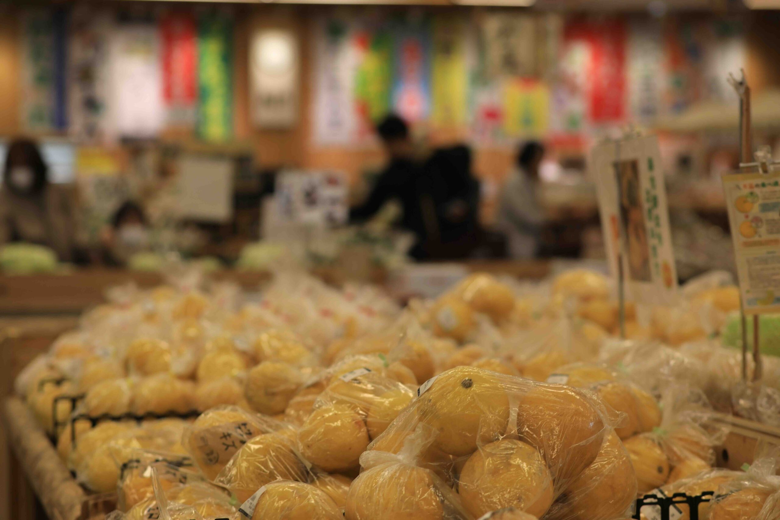 Fresh local citrus fruits at Tosanosa to farmers market in Kochi